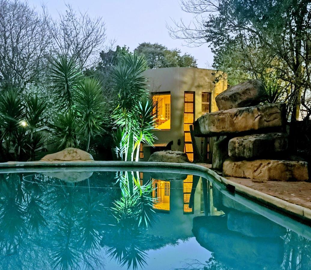 Moonflower Cottages Johannesburg Exterior photo
