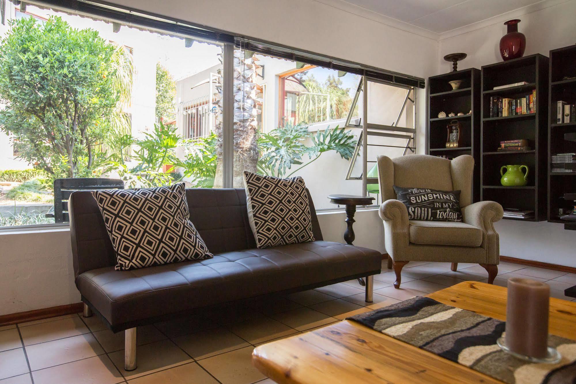Moonflower Cottages Johannesburg Exterior photo
